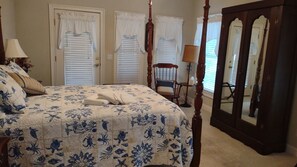 4 makuuhuonetta, silitysrauta/-lauta, ilmainen Wi-Fi, vuodevaatteet