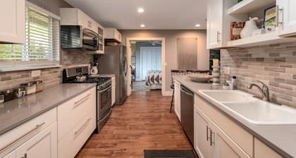 Cozy Cottage! All Sports Budd Lake near boat launch & neighborhood beach.