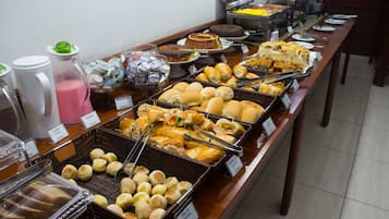 Free daily continental breakfast