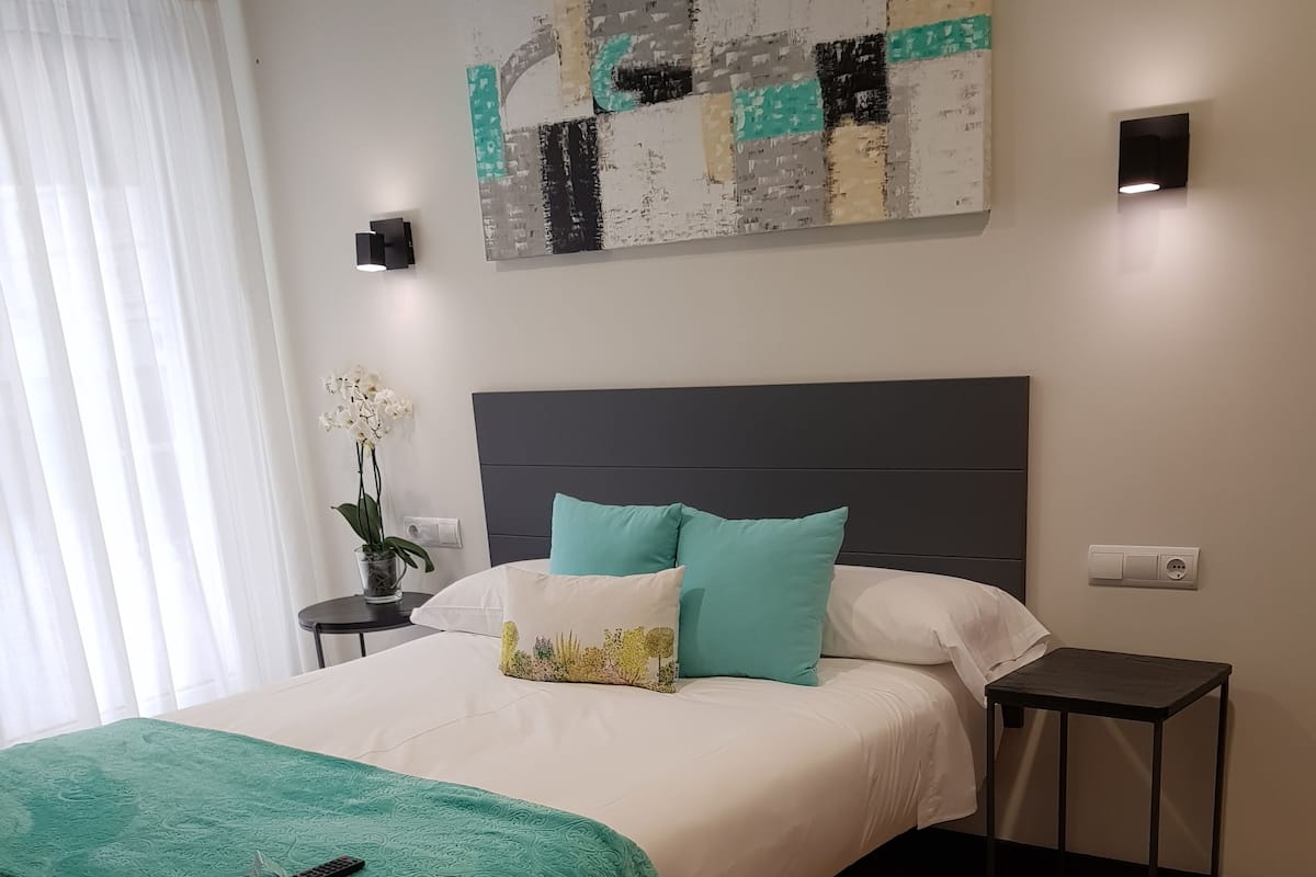 Ropa de cama de alta calidad, cubrecamas y colchones con efecto memoria