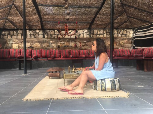 nous sommes un hôtel familial situé au mont Nebo