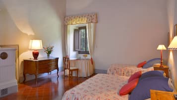 9 Schlafzimmer, Bügeleisen/Bügelbrett, WLAN, Bettwäsche