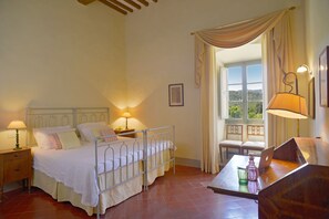 9 chambres, fer et planche à repasser, Wi-Fi, draps fournis