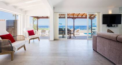 Volle Renovierung und atemberaubende Aussicht auf das Meer mit 3 Schlafzimmern und 2 Badezimmern