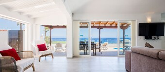 Stunning Views Of The Ocean With 3 Bedrooms & 2 Bathroom