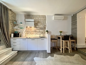 Deluxe Studio | Private kitchen