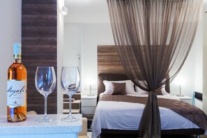 Deluxe Studio | Hypo-allergenic bedding, desk, soundproofing, iron/ironing board - Apartments & Rooms Dujam (Split)