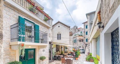 Apartments & Rooms Dujam