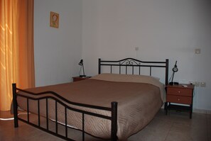 2 bedrooms, in-room safe, iron/ironing board, WiFi