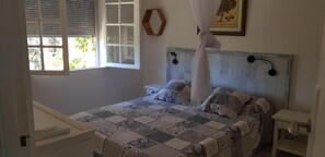 2 chambres, fer et planche à repasser, lit parapluie, Wi-Fi gratuit