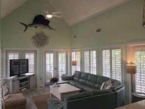 Smart TV, books, stereo - Caymanian Style Home
w/ Pool, Pickle Ball Court, Optional Private Bar
 (Rumpoint)