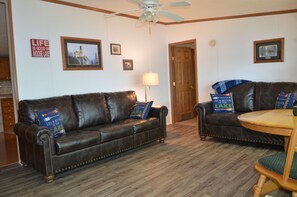 Smart TV, fireplace - A Perfect Vacation Awaits! (Moose Lake)