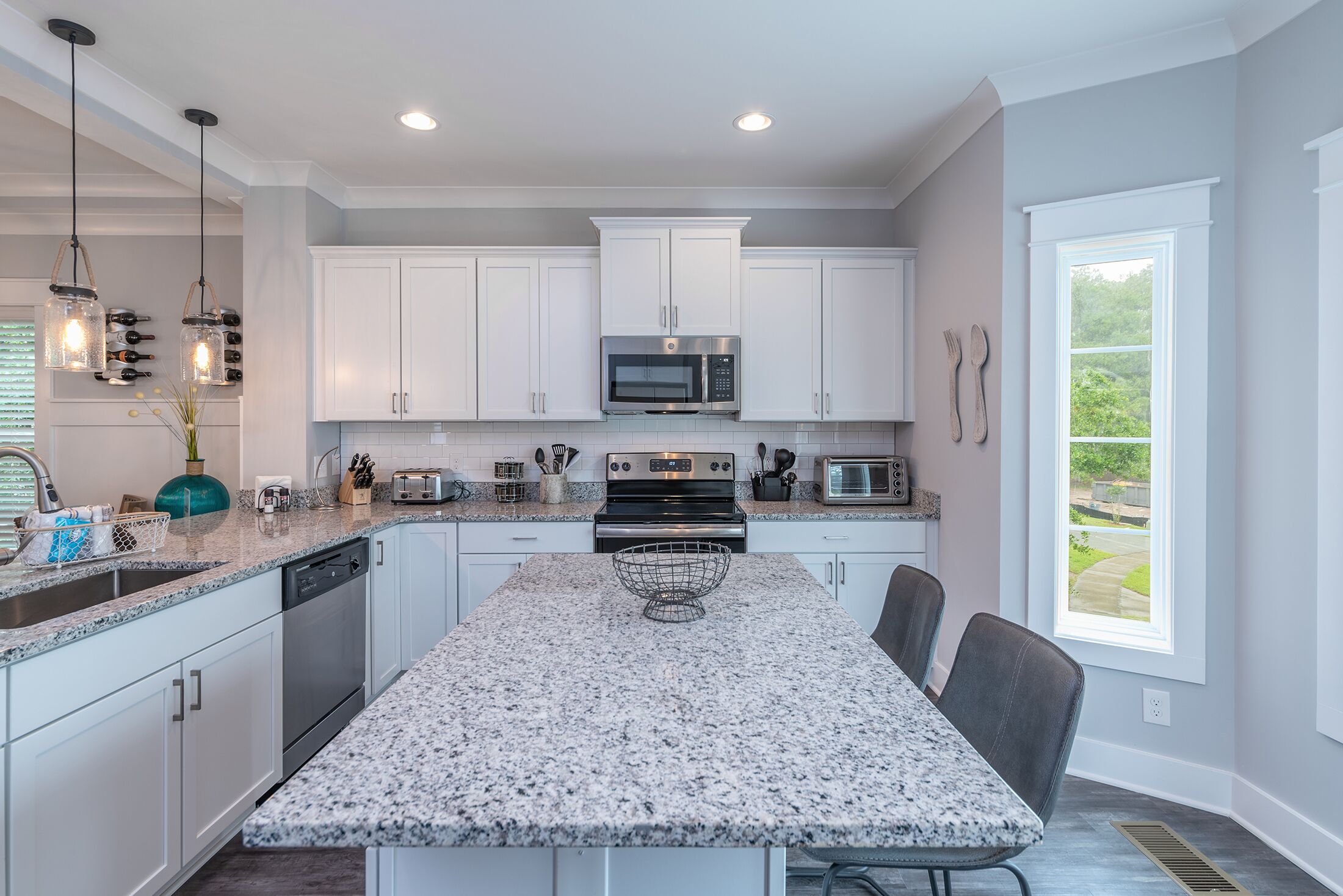 NEWER Beach House, Private Pool, Minecraft Kids Room Elevator, Walk to Putt Putt/Beach