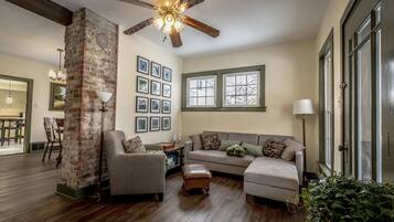 Fernseher, DVD-Player, Stereoanlage