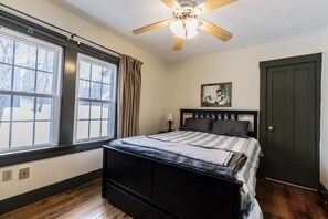 3 habitaciones, tabla de planchar con plancha, wifi y ropa de cama 