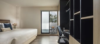 ROOM Hotel & Suites