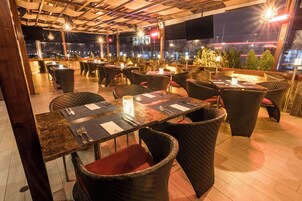 Breakfast, lunch and dinner served