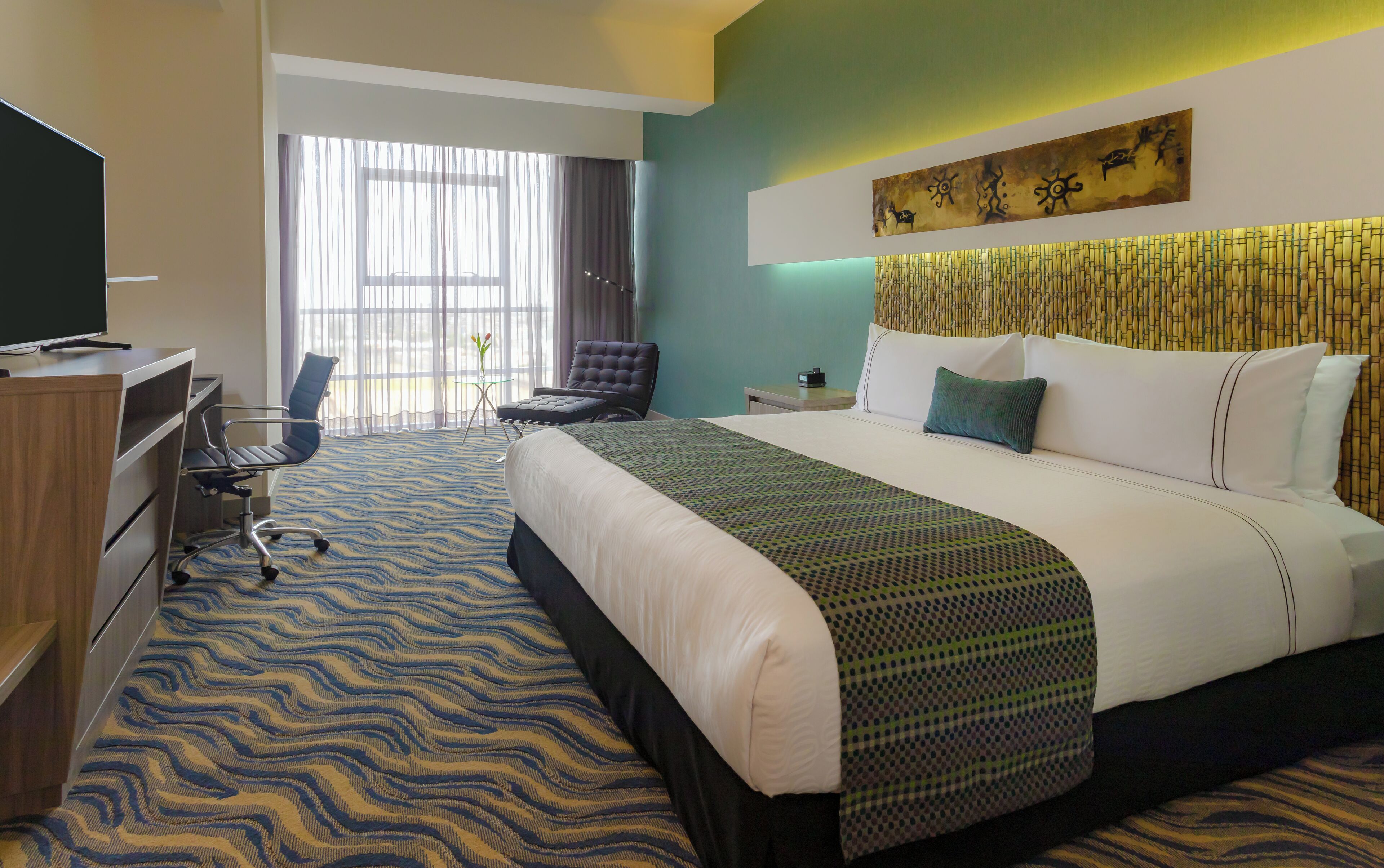 Standaard kamer, 1 kingsize bed | Een minibar, een kluis op de kamer, een bureau, een laptopwerkplek