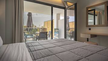 Superior Apartment, 1 Bedroom, Private Pool, Ground Floor (Swim Up) | 1 bedroom, in-room safe, iron/ironing board, free WiFi