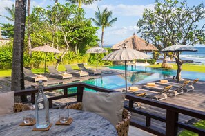 Outdoor dining - 5BR Beachfront Pool Villa Melissa in Pererenan (Mengwi)