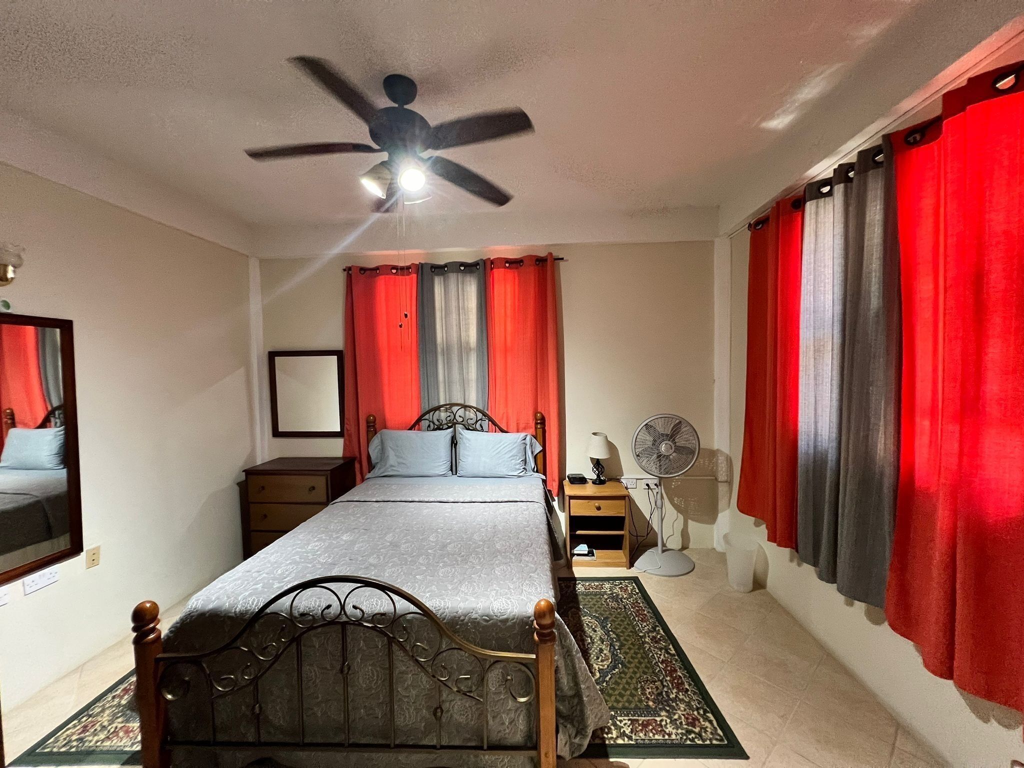 2 bedrooms, in-room safe, desk, iron/ironing board