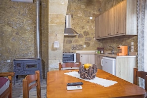 Réfrigérateur, four, cafetiÚre/bouilloire, bouilloire électrique