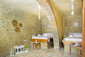 1 slaapkamer, een strijkplank/strijkijzer, wifi, beddengoed