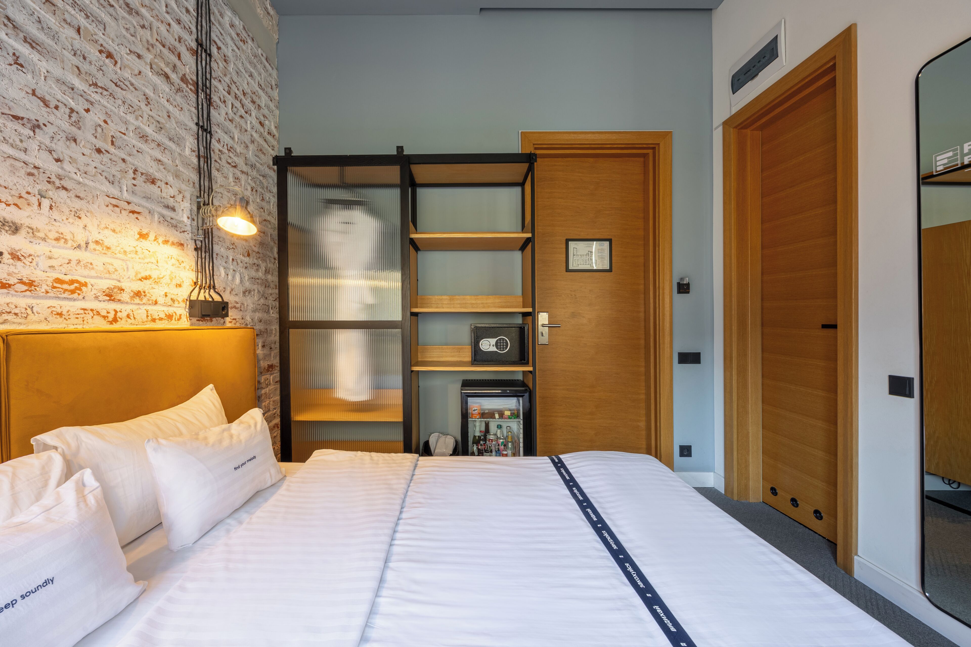 Junior Suite | Living area | Flat-screen TV