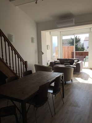 Interior - Apartment with terrace, pool (Lézignan-Corbières)