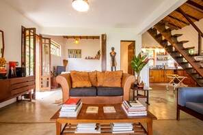 Casa design, 1 quarto, vista para o oceano | Sala de estar