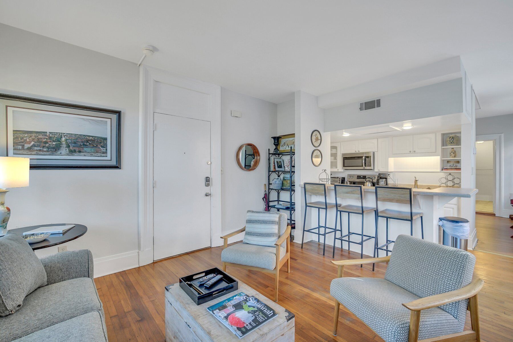 Safe & Central, Dog Friendly, Great for a Young Family by Lucky Savannah