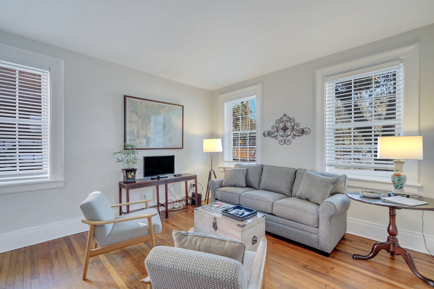 Safe & Central, Dog Friendly, Great for a Young Family by Lucky Savannah