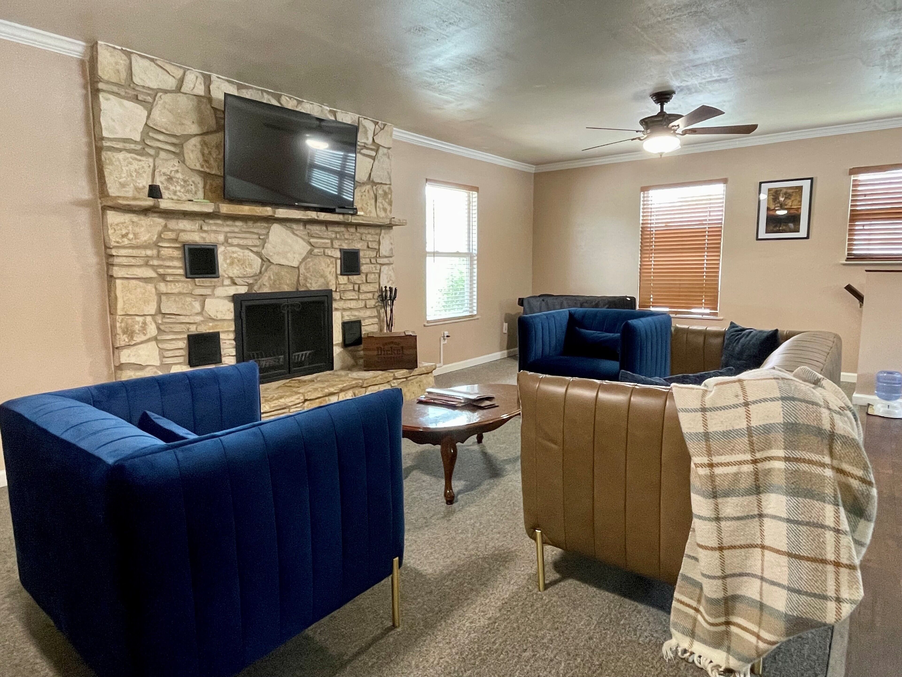 Cranes Cottages at Canyon Lake 2BR Dog-Friendly House