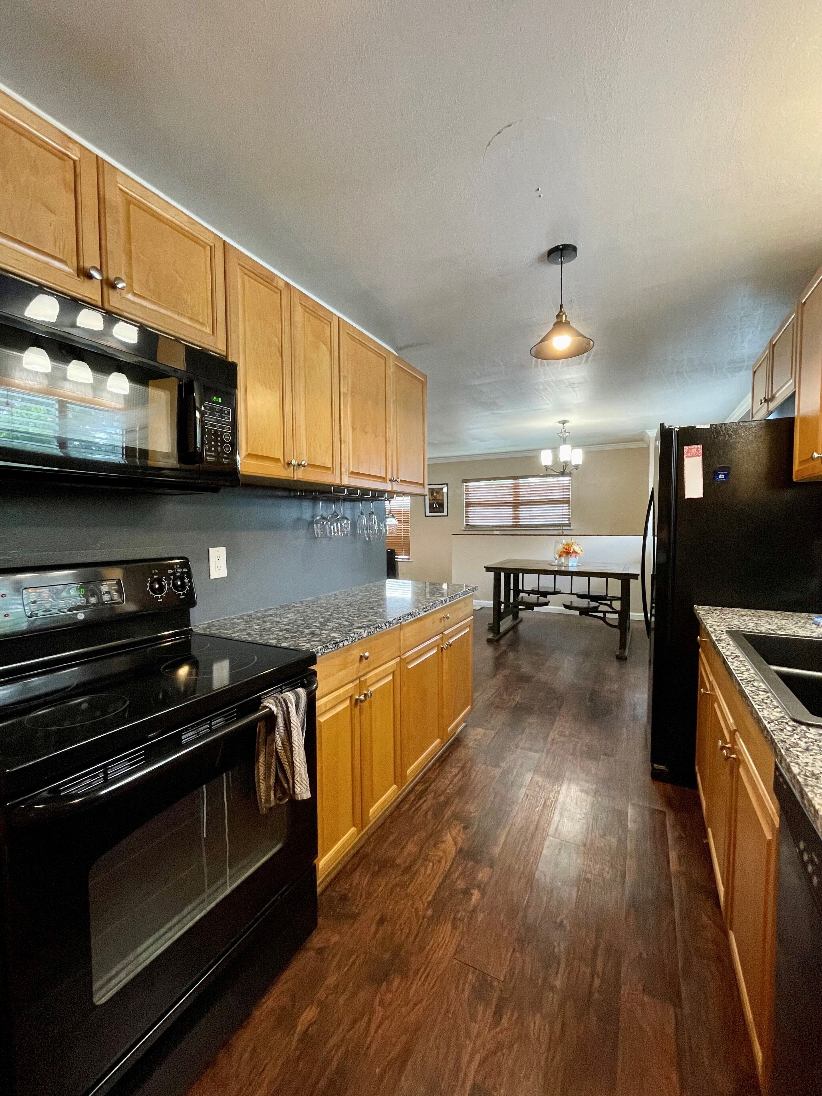 Cranes Cottages at Canyon Lake 2BR Dog-Friendly House