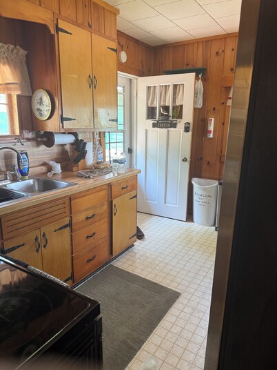 Beautiful 2.5 Bedroom House on Cranberry Lake
