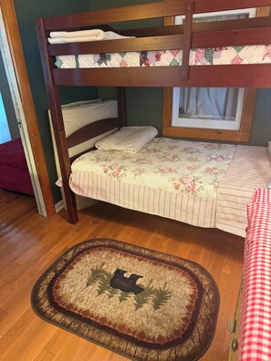 3 bedrooms, free WiFi, bed sheets