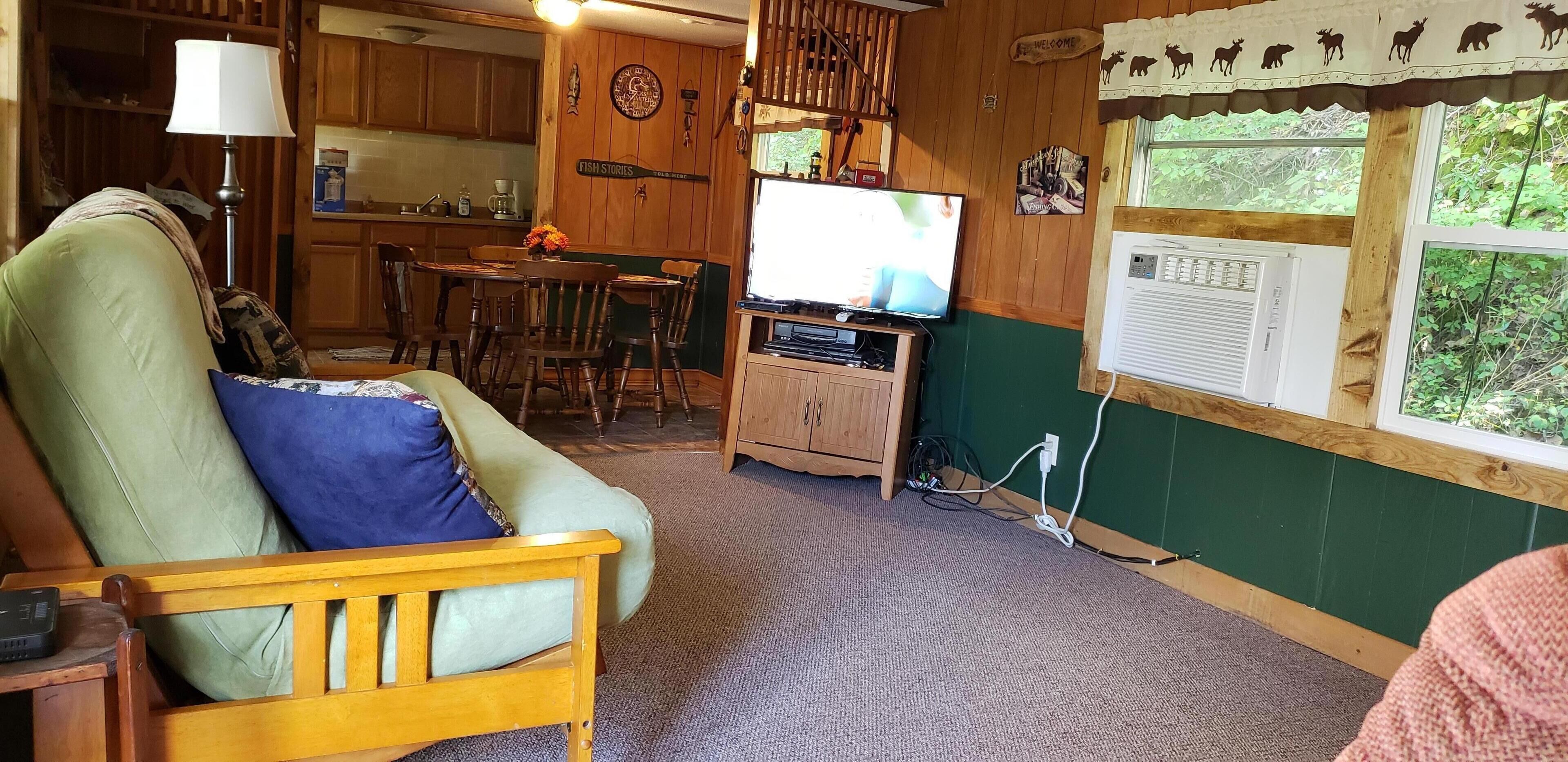 Rustic Vacation Rental on Pool 9 ( Over looking the River)