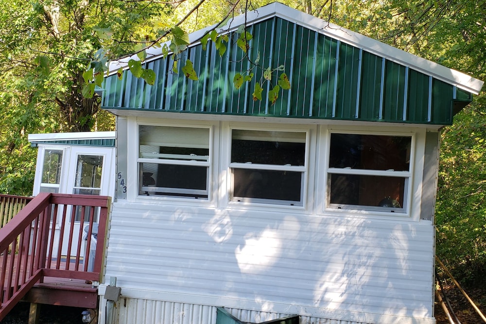 Rustic Vacation Rental on Pool 9 ( Over looking the River)