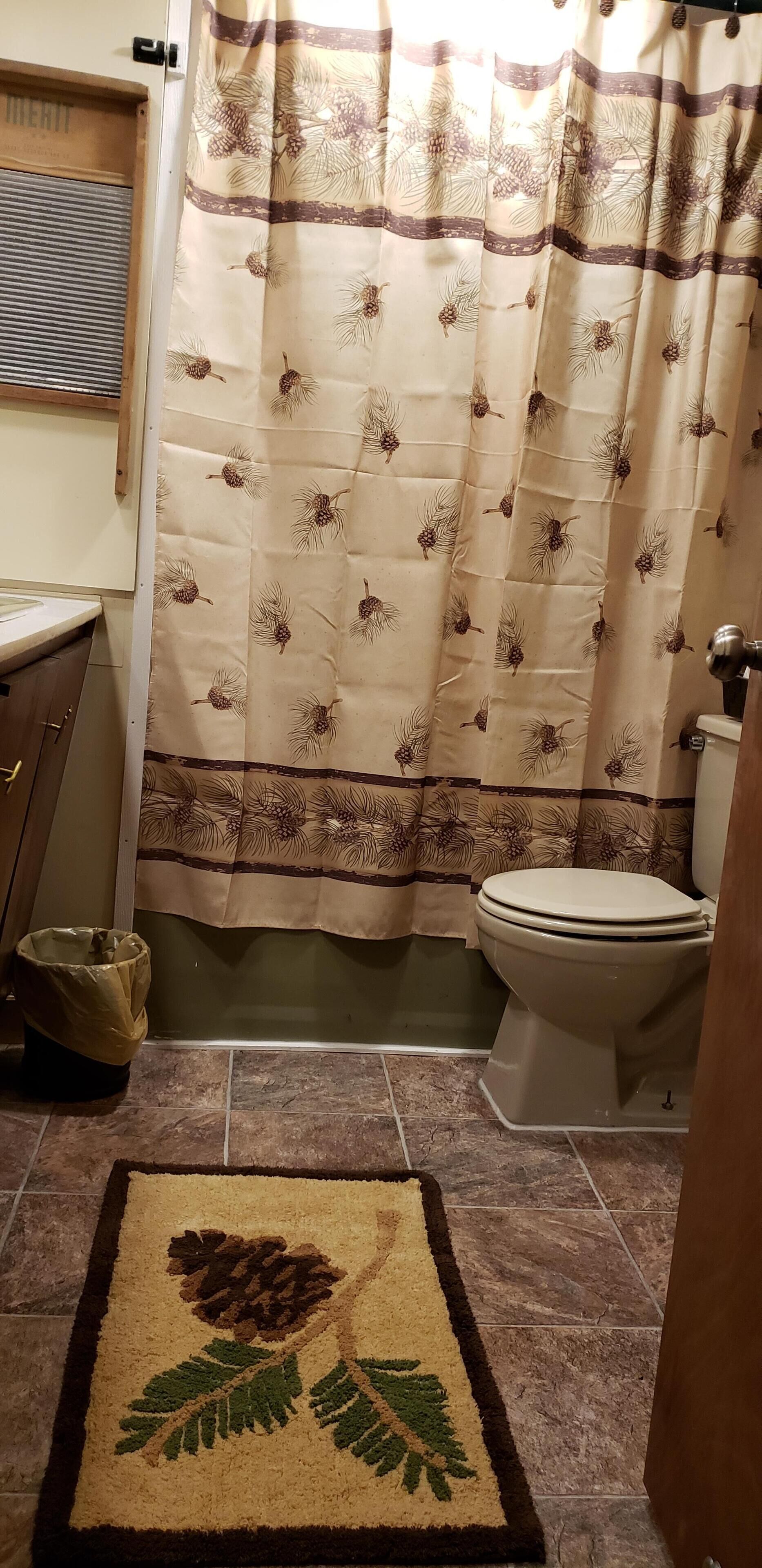 Rustic Vacation Rental on Pool 9 ( Over looking the River)