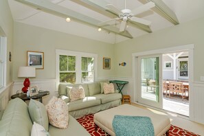 TV, stereo - Large home with private guest crofter across from the beach access, wrap around porches (Bald Head Island)