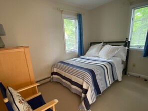 4 bedrooms, desk, iron/ironing board, travel cot