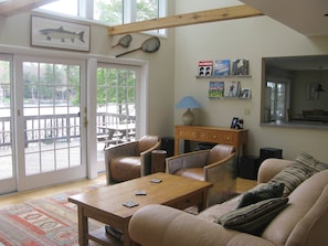 Smart TV, fireplace, DVD player, books