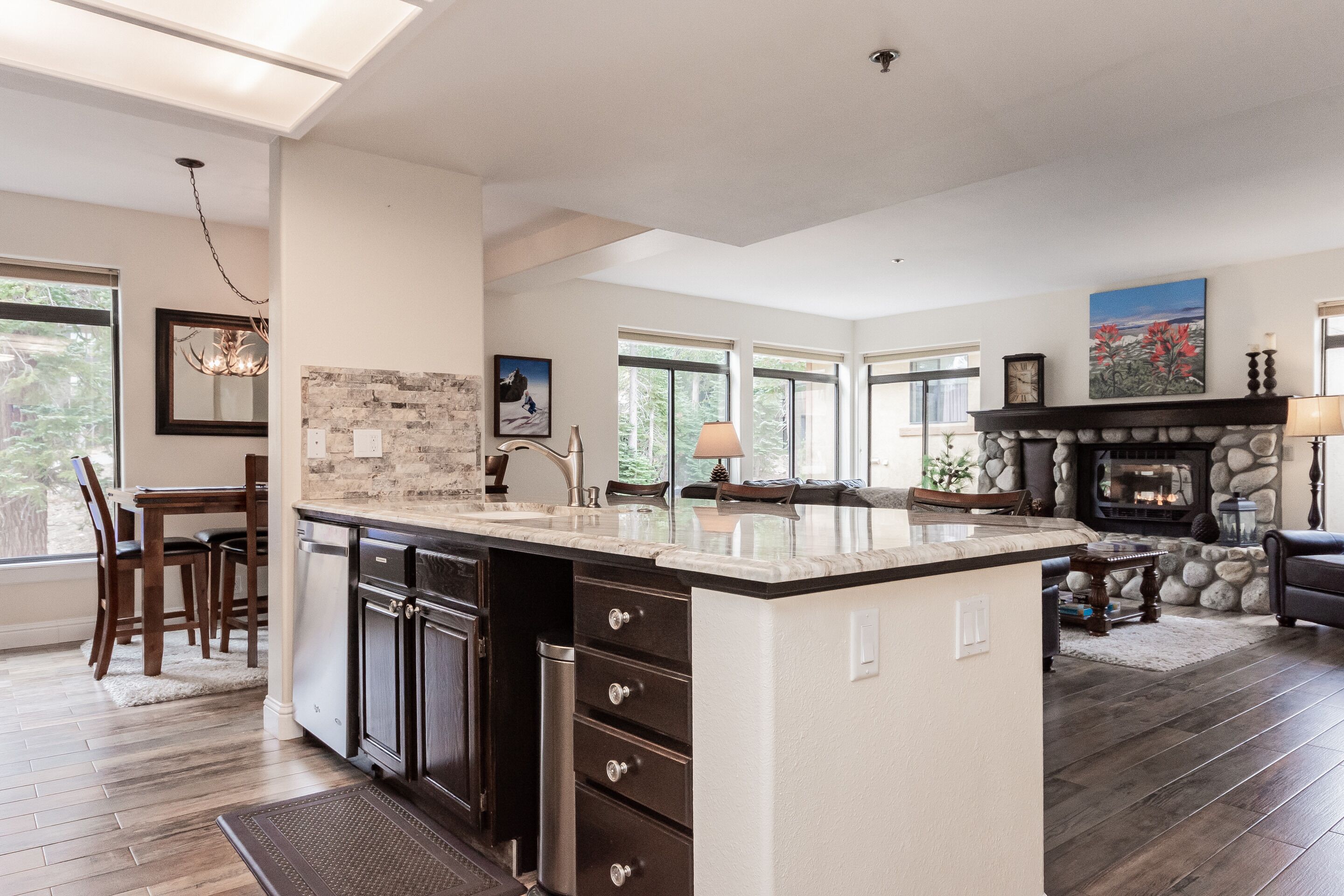 5-Star Luxury, Fully Remodeled w/ Balcony. Near The Village & Biking Trails