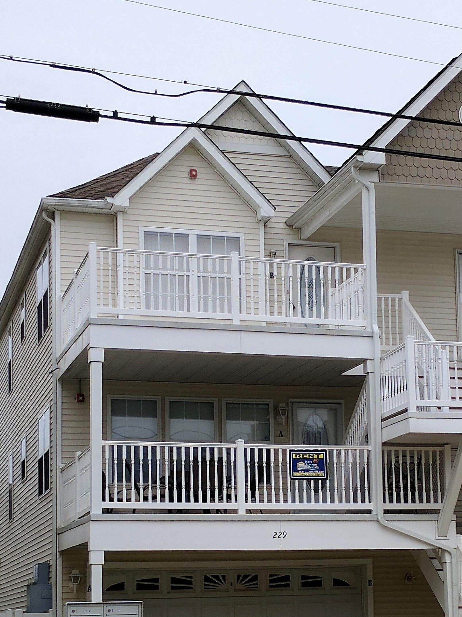 Convention Ctr., Beach, Boardwalk only1.5 blocks away. We rent all year!