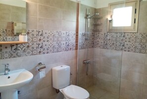 Badekar, hårføner og håndklær