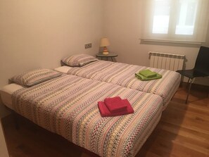 1 chambre, fer et planche à repasser, accès au Wi-Fi (inclus)