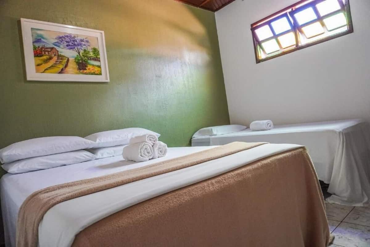 Triple Room, Non Smoking | Langsir/tirai gelap terus, seterika/papan seterika, Wi-fi percuma