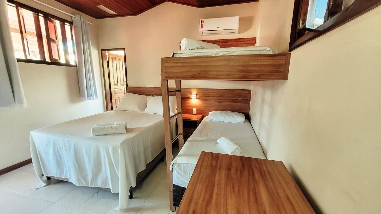 Cortinas blackout, tabla de planchar con plancha y wifi gratis 