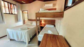 Cortinas blackout, tabla de planchar con plancha y wifi gratis