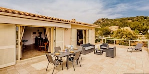 Outdoor dining - Magnificent air-conditioned villa with private pool, 2 bedrooms 2 bathrooms (4 people) (Porto-Vecchio)